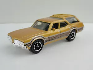 2010 Matchbox #18 '71 Oldsmobile Vista Cruiser (Gold) - LOOSE - Picture 1 of 7