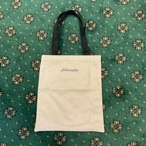 Bolso de Mano Philosophy Cuidado de la Piel Lona Crema Brillo Iridiscente con Asas Negras - Imagen 1 de 8