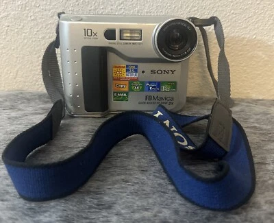 Sony Mavica MVC-FD75 0.4MP Digital Camera Silver and Black with Strap Untested - Image 1 of 4
