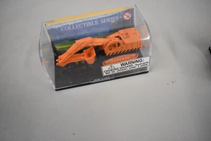 1/87th scale Smart Toys die cast excavator orange new - Picture 1 of 1
