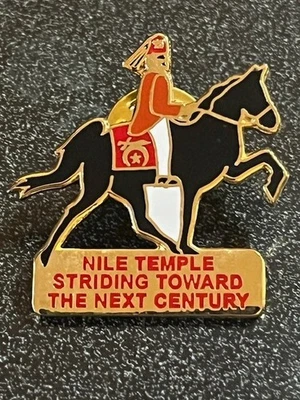 ВИНТАЖНЫЙ КОЛЛЕКЦИОННЫЙ ЗНАЧОК НА ЛАЦКАН 1999 NILETEMPLE STRIDING TO THE NEXT CENTURY - Изображение 1 из 2