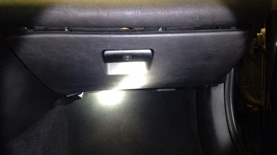 325CI     2004 Glove Box 922354 Foto 1 de 4
