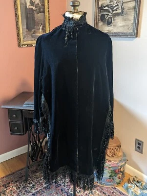 Старинный викторианский черный бархатный плащ каминные лацканы кружевная бахрома бисер кисточки - Изображение 1 из 4