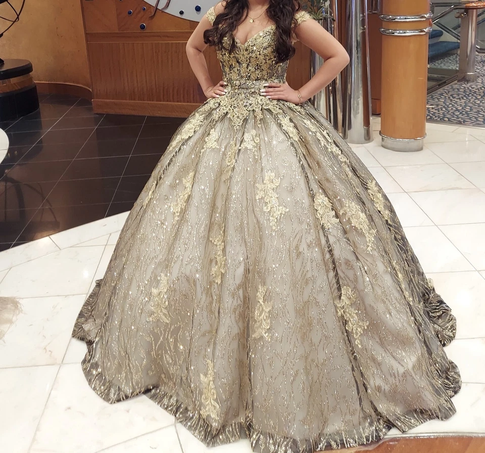 Vestido de quinceañera manga capa tren festoneado MORI LEE 89347 Foto 1 de 4