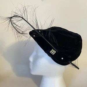 Cappello donna vintage mezzaluna in velluto nero con strass e piuma - Foto 1 di 8