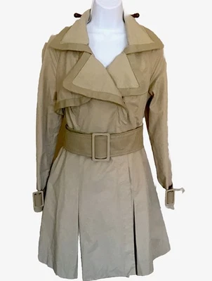 Trench/peacoat bebe bege tamanho M com acabamento de couro e cinto peito duplo  - Imagem 1 de 4