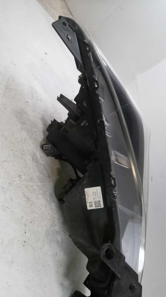 Conjunto de faros izquierdos Mazda 3 2018 halógenos plateados 684318 120 k millas Foto 1 de 4