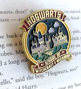 Harry Potter Pin - Hogwarts at Night Collectible Pin - Wizarding World Gifts - Picture 1 of 3