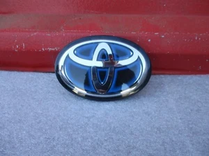 Toyota Corolla 2019-2023 hatchback emblema de radar delantero 90975-02124 OEM - Imagen 1 de 7