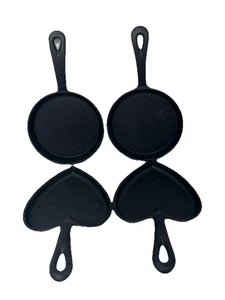 Herzförmige Gusseisen Pfanne 2 Valentinstag & 2 runde Pfannen 5 Zoll - Bild 1 von 9