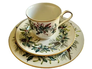 3 Stück Lenox Wintergrüße Brot & Butter Teller 6,5" Salatteller 8" & Tasse - Bild 1 von 6