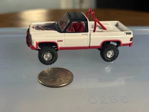 M2 Machines 1976 GMC Sierra Grande 15 4x4 Firebird Pickup Truck - Bild 1 von 10