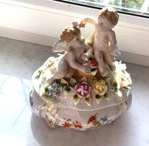Porzellan Schatulle Jugendstil - Zwei Engel - Blumen Selten - Vintage .Signiert - Bild 1 von 16