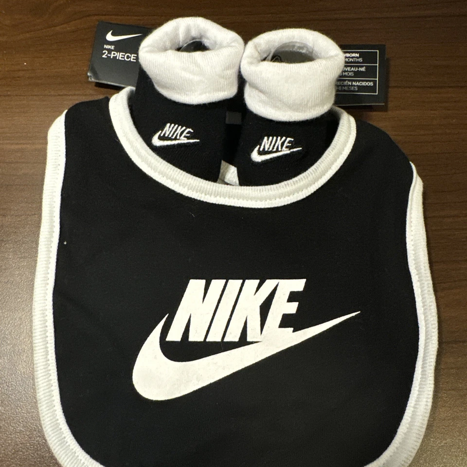 Nike Baby BOOTIES Bib Black Newborn 0 to 6 Months Swoosh Machine Wash Ne