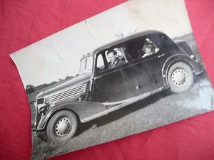 PHOTOGRAPHIE ANCIENNE automobile RENAULT CELTA 4 photo de famille vers 1940 - Bild 1 von 1