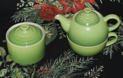 Té de palma Le Creuset para una tetera y taza de 10 onzas más azucarero de palma Foto 1 de 4