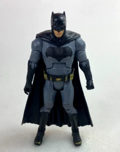 Batman (BVS) DC Multiverse Figure Complete Grapnel Blaster Wave Mattel 2015 - Picture 1 of 2