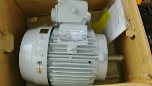 TOSHIBA JEC-2137-2000 3 PHASE INDUCTION MOTOR 4 EXPLOSIVE GAS ATMOSPHERE 3.7 KW - Picture 1 of 7