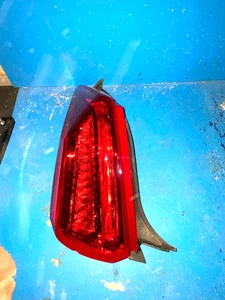 Luz trasera izquierda genuina GM OEM nueva 2015-2019 Cadillac ATS cupé 84315575 N35 - Imagen 1 de 9