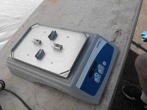 VWR Microplate Shaker  12620-926 W/ Power Supply, Tested - Picture 1 of 7