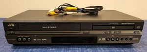 JVC • HR-XVC26U • DVD/CD/VCR • 4 cabezales/hi-fi/grabadora • Probado/¡Funciona muy bien! - Imagen 1 de 17
