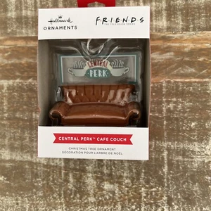 HALLMARK ORNAMENTO "AMICI" PERK CENTRALE DIVANO CAFFÈ 2023 - Foto 1 di 3