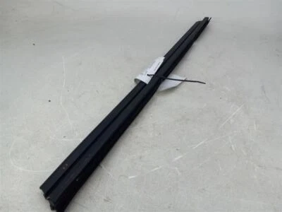 2006 CADILLAC CTS REAR DRIVER DOOR WINDOW OUTER TRIM OEM Foto 1 de 4