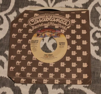 VILLAGE PEOPLE Macho Man / Key West 7" 45 EX WITH SLEEVE CASABLANCA Foto 1 de 4
