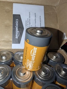 Amazon Basics D Cell 1.5 Volt Everyday Alkaline Batteries - Pack of 12 - Picture 1 of 3