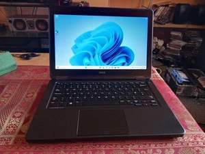 Dell Latitude E5250 12.5" laptop i5 5200u 16gb 250gb ssd Windows 11 - Picture 1 of 5