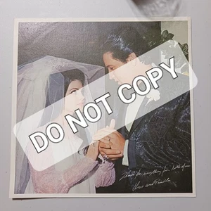 Elvis Presley & Priscilla Wedding CLAMBAKE LP INSERT BONUS 1967 - RARE 11x11 in - Foto 1 di 2