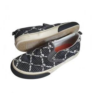 Old Navy Jungen Slipper Größe 13 - schwarz-weiß Totenkopf - Bild 1 von 2