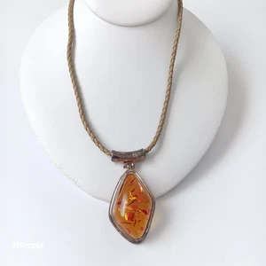 Halskette aus Leder und Metall mit bernsteinfarbenem Design - Bild 1 von 3