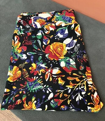 LuLaRoe TC Leggings Rosas Disney Floral Rojo, Naranja, Amarillo Sobre Negro Nuevo sin Etiquetas Foto 1 de 4