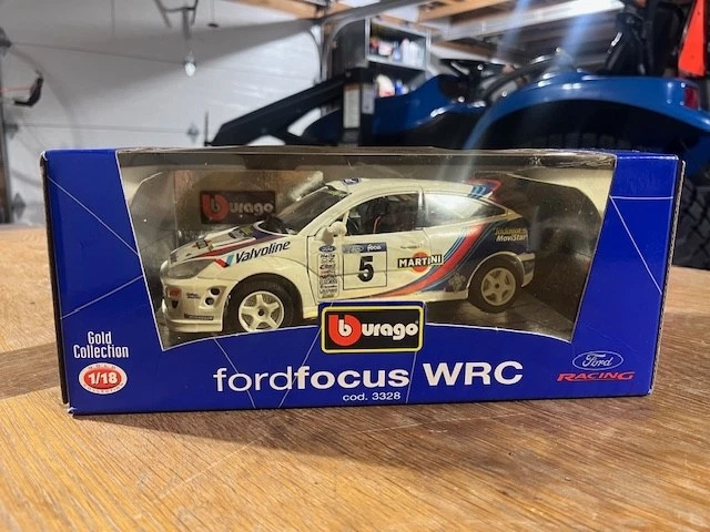Coche modelo Ford Racing Burago Ford Focus WRC 1:18 Gold Collection Foto 1 de 4