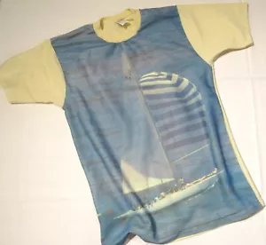 CAMISETA VINTAGE DE POLIÉSTER L PARA HOMBRE DE LA DÉCADA DE 1970 VELERO IMPRESIÓN FOTOGRÁFICA DC51 - Imagen 1 de 9