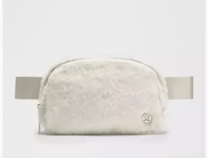 Lululemon Everywhere FLEECE Belt Bag - Bone Silver- NWT - Sherpa New - Picture 1 of 8