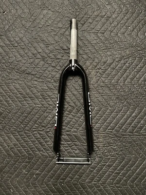 GMC 1" x 6" Threaded 24" Rigid Bicycle Fork (Black/Red) - Image 1 of 3