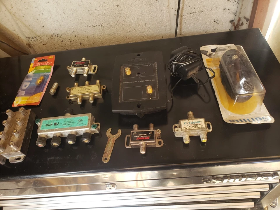 Bi-directional Cable Amplifier And Other Cable Accessories - Image 1 of 3