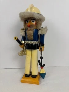 Nutcracker - Ship's Captain - Manufacturer Unknown in Good Condition - Picture 1 of 11