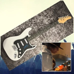 GFA  4 Non Blondes Band  * LINDA PERRY *  Signed Electric Guitar PROOF COA - Picture 1 of 7