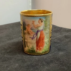Taza Demitasse miniatura pintada a mano Royal Vienna de 2 pulgadas de oro y cobalto - Imagen 1 de 7
