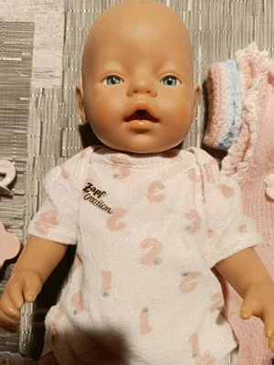Zapf Creation Baby Born mit Zubehör und Kleidchen aus den 90ern - Bild 1 von 4