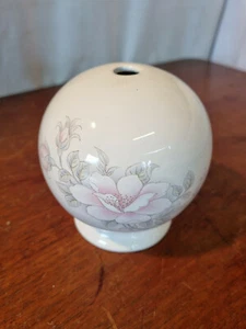 4 Zoll Blume gemustert auf weiß kugelförmiger Tischlampensockel - Bild 1 von 8