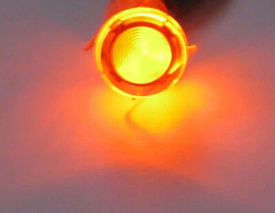 Luz indicadora ámbar de montaje en panel Solico 125 V CA con 0,187 pestañas - 1/3 vatios - anillos Foto 1 de 4
