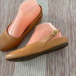 Softwalk Sandy is an elegant and comfy slingback ballet flat. Size 7 M - Picture 1 of 11