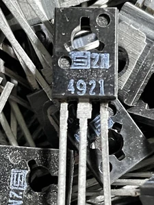 A lot of FIVE (5) 2N4921 Motorola Transistor, NPN Type, TO-225AA case - Picture 1 of 2