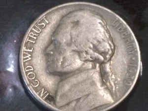 1939 jefferson nickel no mint mark Error In The Back - Picture 1 of 3
