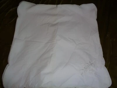 12 White 16" Nylon Cloth Napkins Floral Design - Image 1 of 2