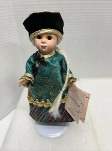 Bambola Madame Alexander L'imperatore e l'usignolo n. 33700 - Foto 1 di 8